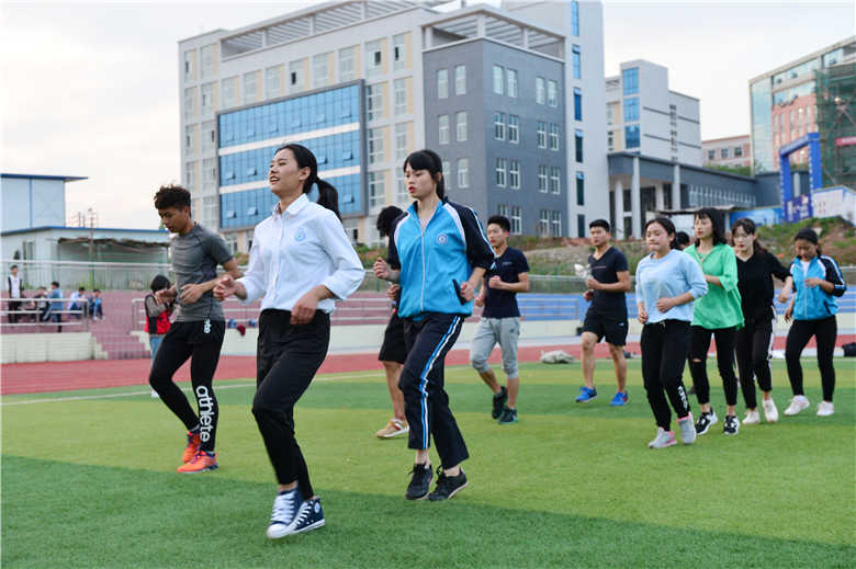 专题报道丨我校师生备赛南充市第二届中职学生田径锦标赛