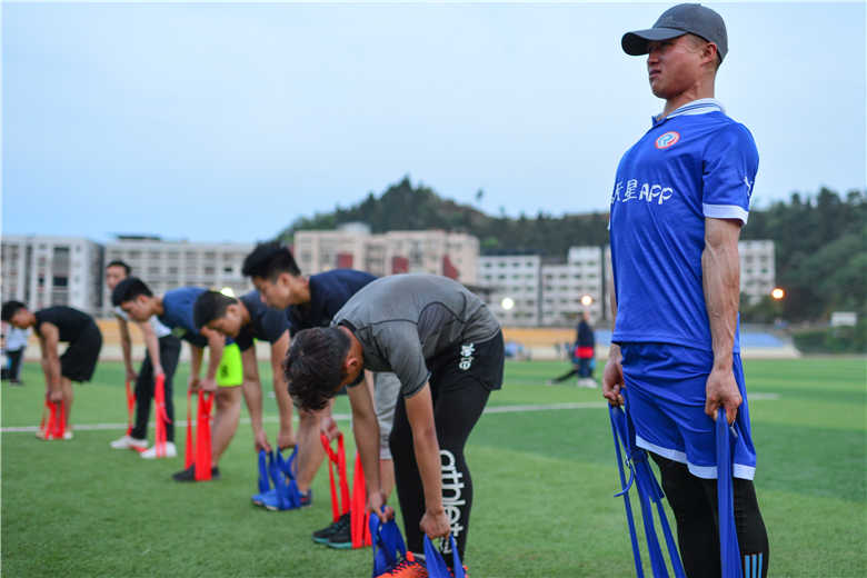 专题报道丨我校师生备赛南充市第二届中职学生田径锦标赛