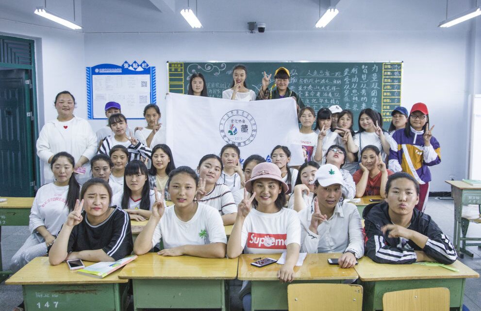 在南卫蔚蓝的天空下住着这样一群小仙女