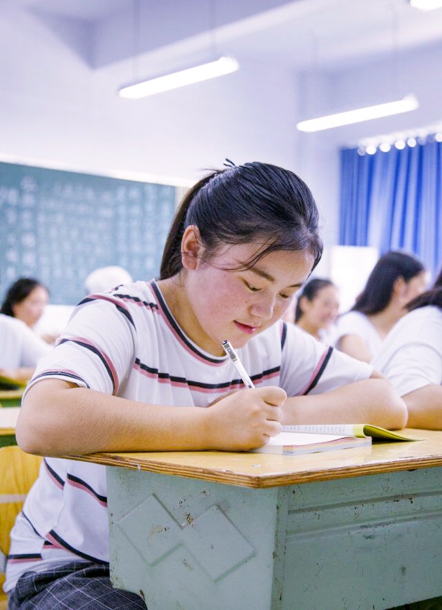 在南卫蔚蓝的天空下住着这样一群小仙女