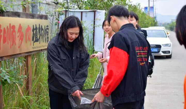 拾荒慢跑 共同守护地球家园