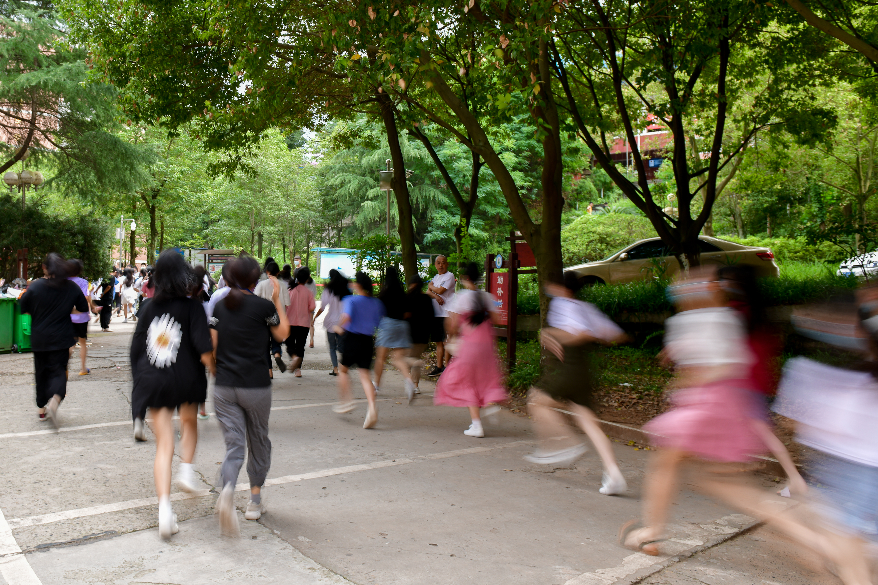 加强应急疏散演练  提高师生安全意识