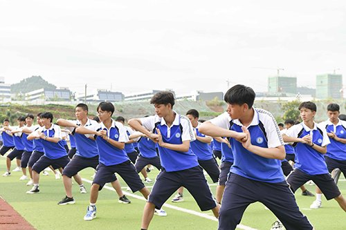 我校举行2021级新生开学典礼暨军训汇报表演