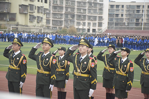 学英雄典范 扬时代新风