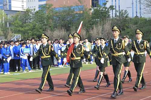 汲传统美德之泉 建文明礼仪校园