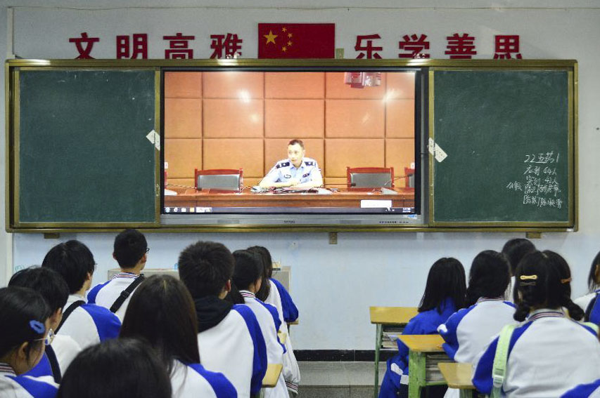 法制宣传进校园  遵纪守法促成长