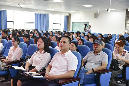 加强师德师风建设 打造高素质教师队伍