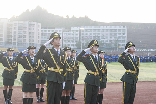 青春须早为 岂能长少年