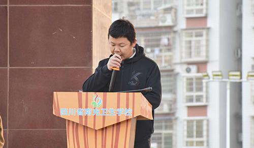 青春须早为 岂能长少年