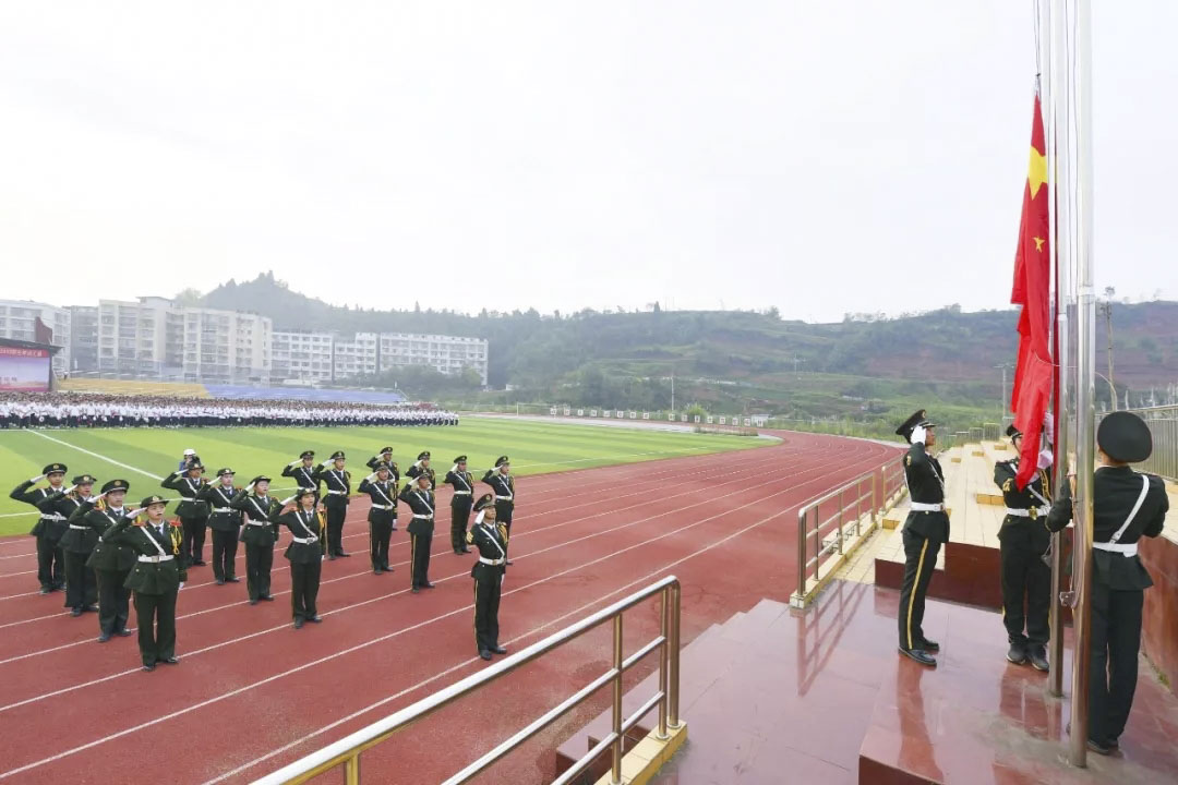 四川省南充卫生学校国旗护卫队